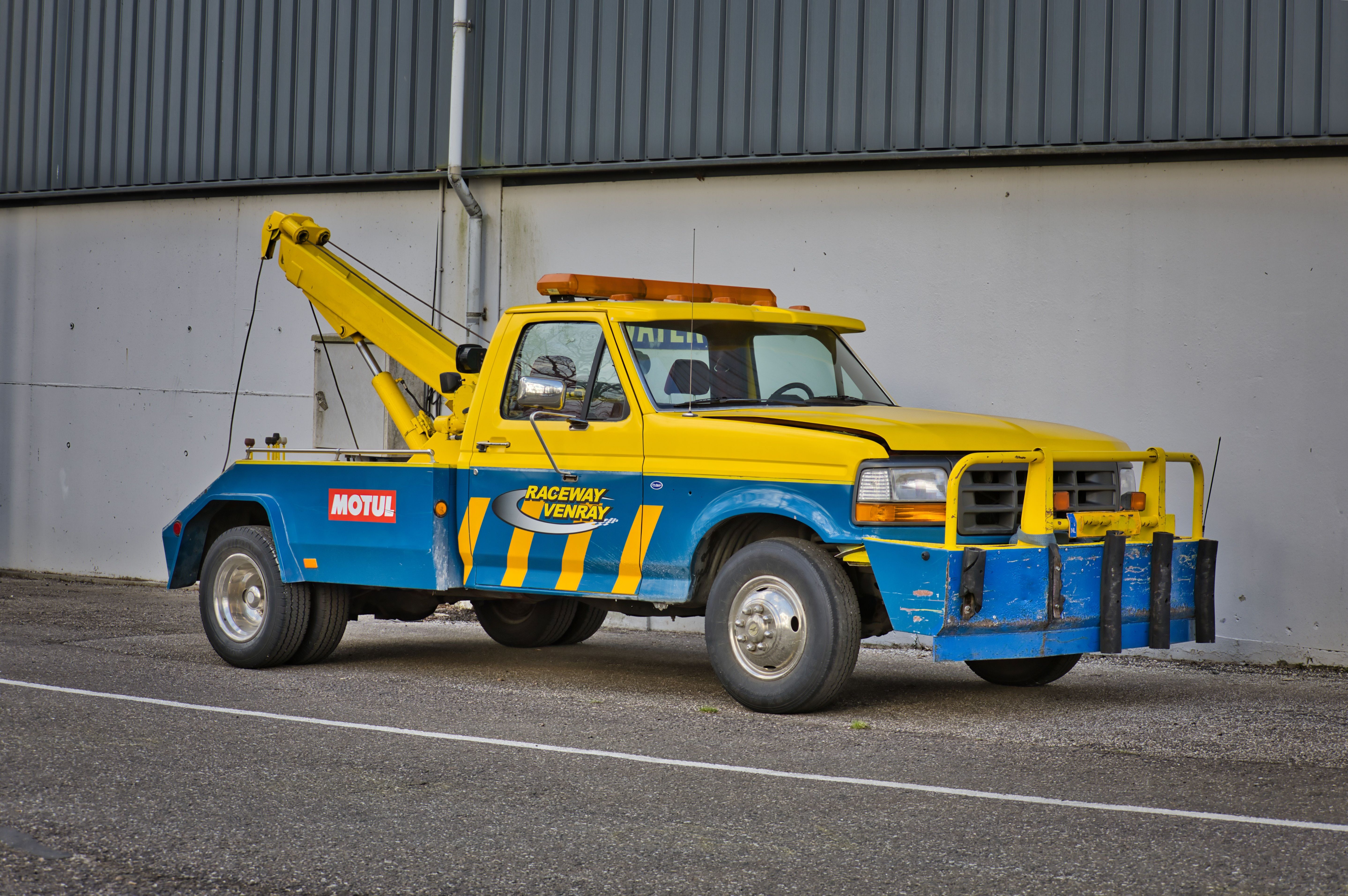 Emergency towing service